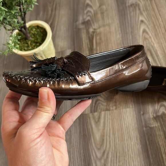 LIKE NEW STUART WEITZMAN POINTED TOE PATENT LEATHER BRONZE LAOFER DRIVING MOC 6 - Picture 7 of 9